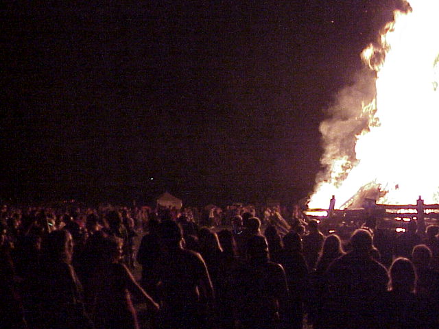 stangpix/bonfire-cm-005.jpg