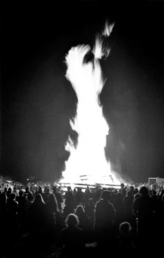 http://204.11.51.229/%7Efreetim/images/issues/1311/CovBonfire.jpg